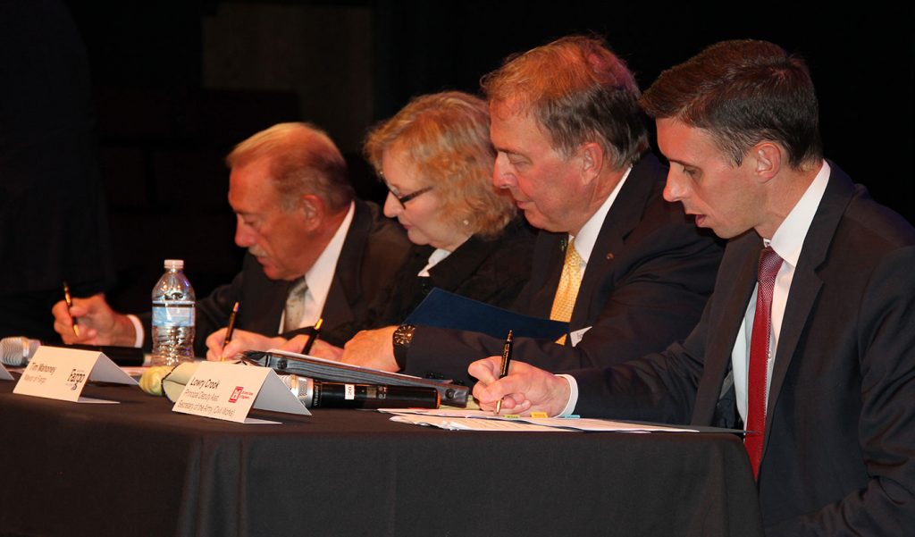 Read more about the article Project Partnership Agreement signed by Fargo, Moorhead, Diversion Authority and U.S. Army Corps of Engineers (VIDEO)