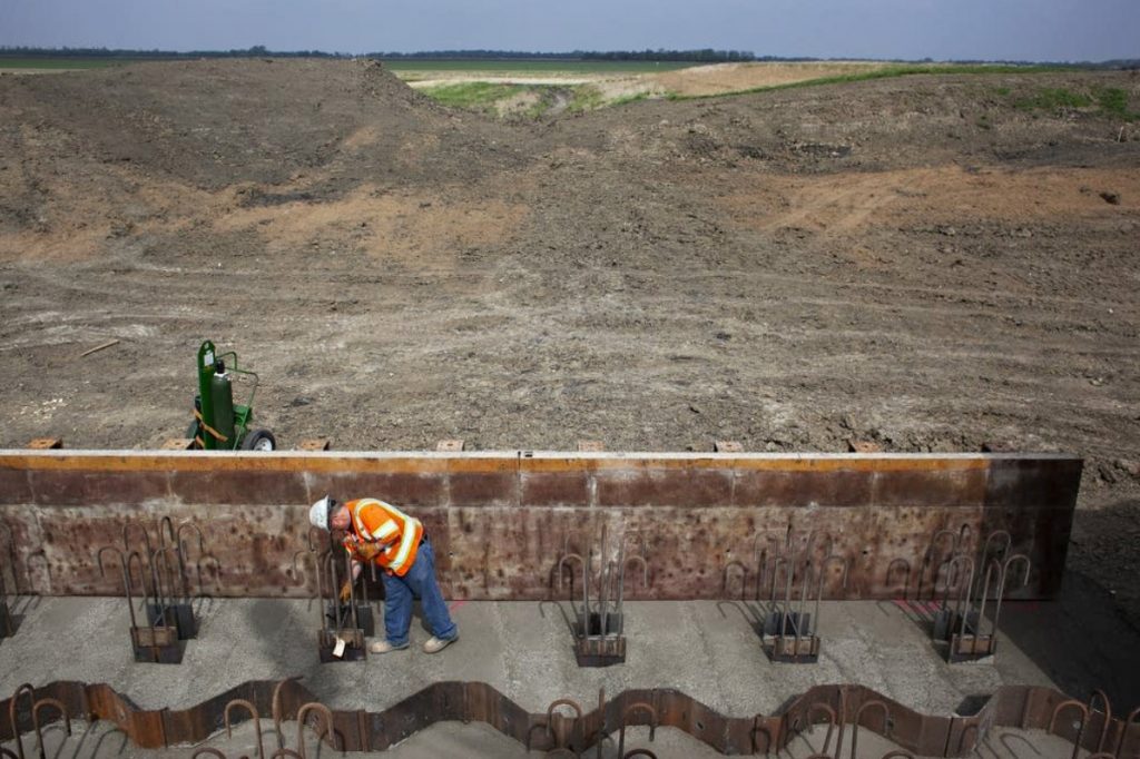 Read more about the article Fargo-Moorhead Diversion Project Construction Picks Up Pace
